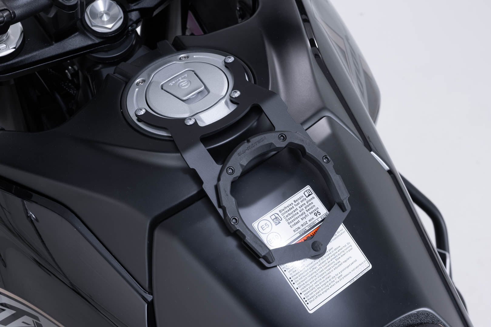 SW-MOTECH / SWモテック PRO タンクリング(ブラック)。CFMoto 800MT-X (24-)。 | TRT.00.787.34500/B