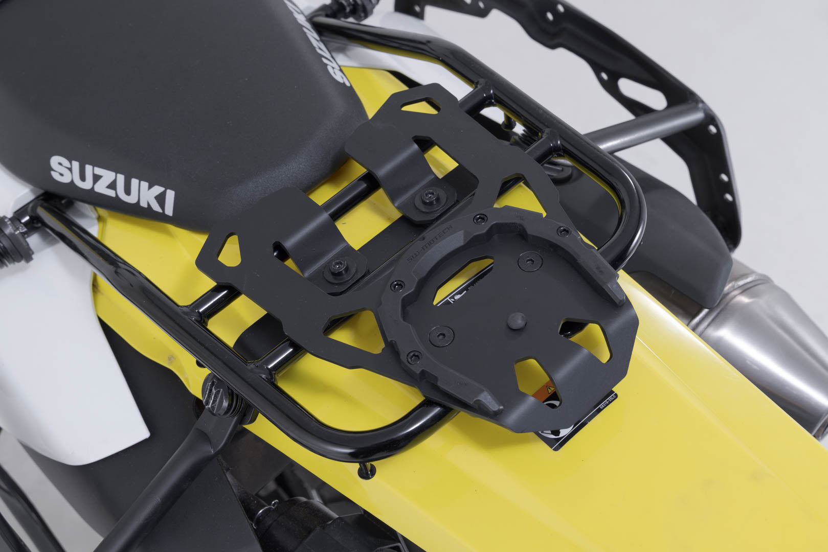 SW-MOTECH / SWモテック PRO タンクリングアダプター ブラック。Suzuki DR-Z4S (25-)。 | TRT.05.071.10000/B
