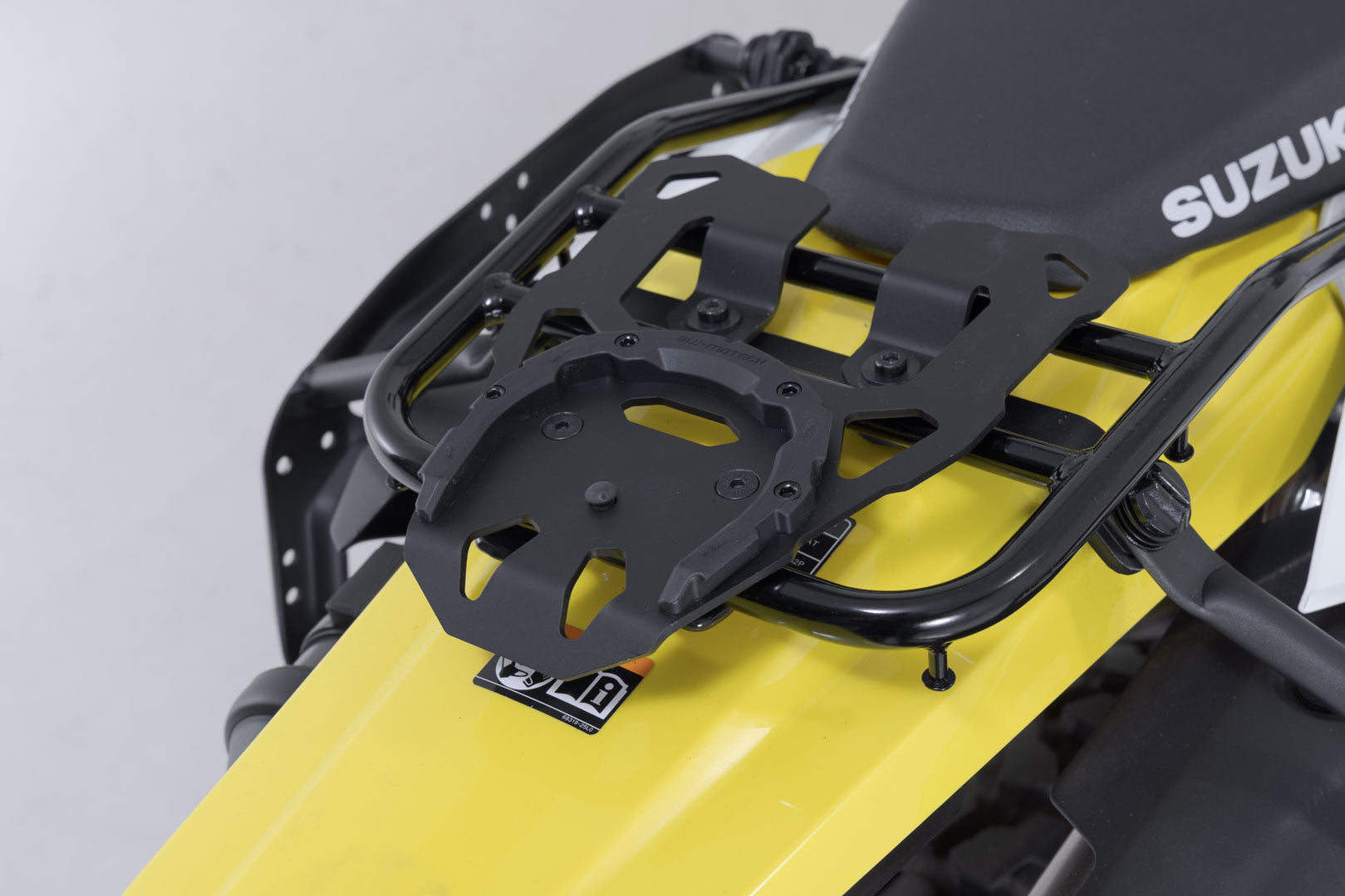 SW-MOTECH / SWモテック PRO タンクリングアダプター ブラック。Suzuki DR-Z4S (25-)。 | TRT.05.071.10000/B