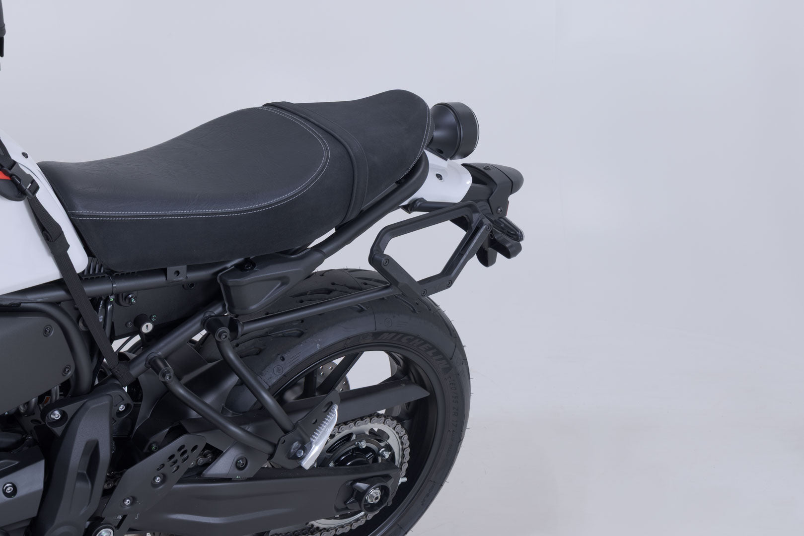 SW-MOTECH / SWモテック V-LOC サイドキャリア(左側) Yamaha XSR700 (15-) / XSR700 XT (19-)。 | VMC.06.642.10000
