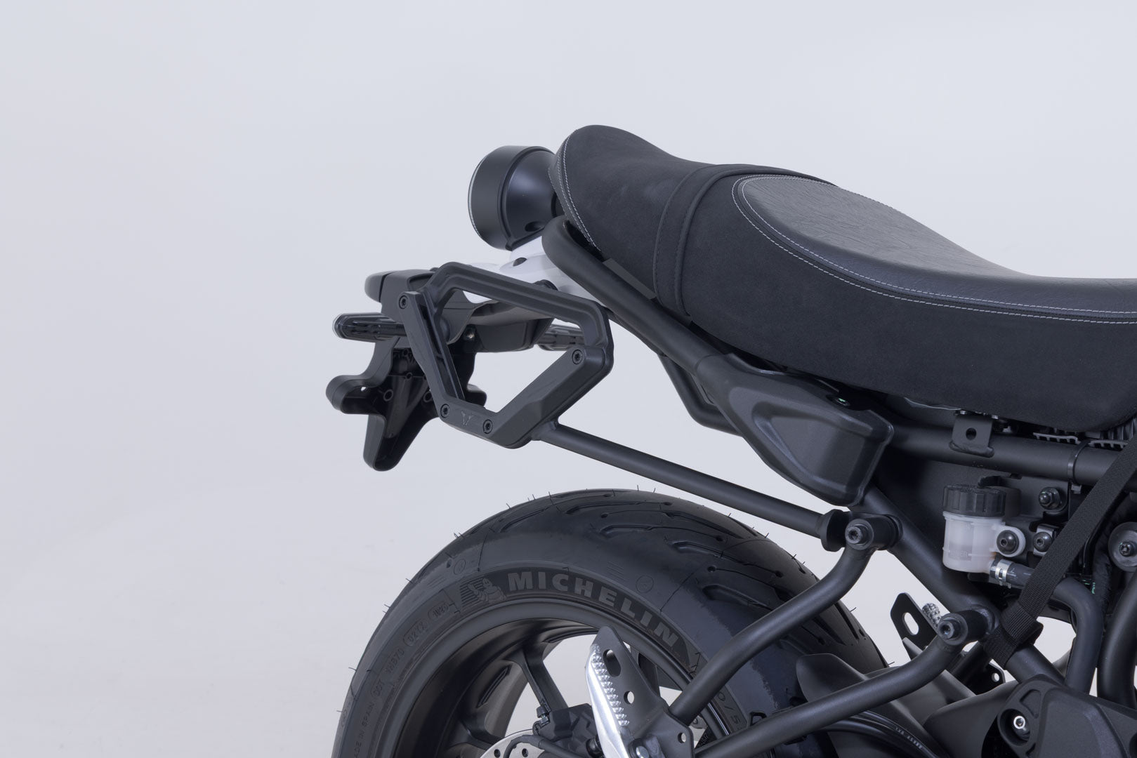 SW-MOTECH / SWモテック V-LOC サイドキャリア(右側) Yamaha XSR700 (15-) / XSR700 XT (19-)。 | VMC.06.642.11000