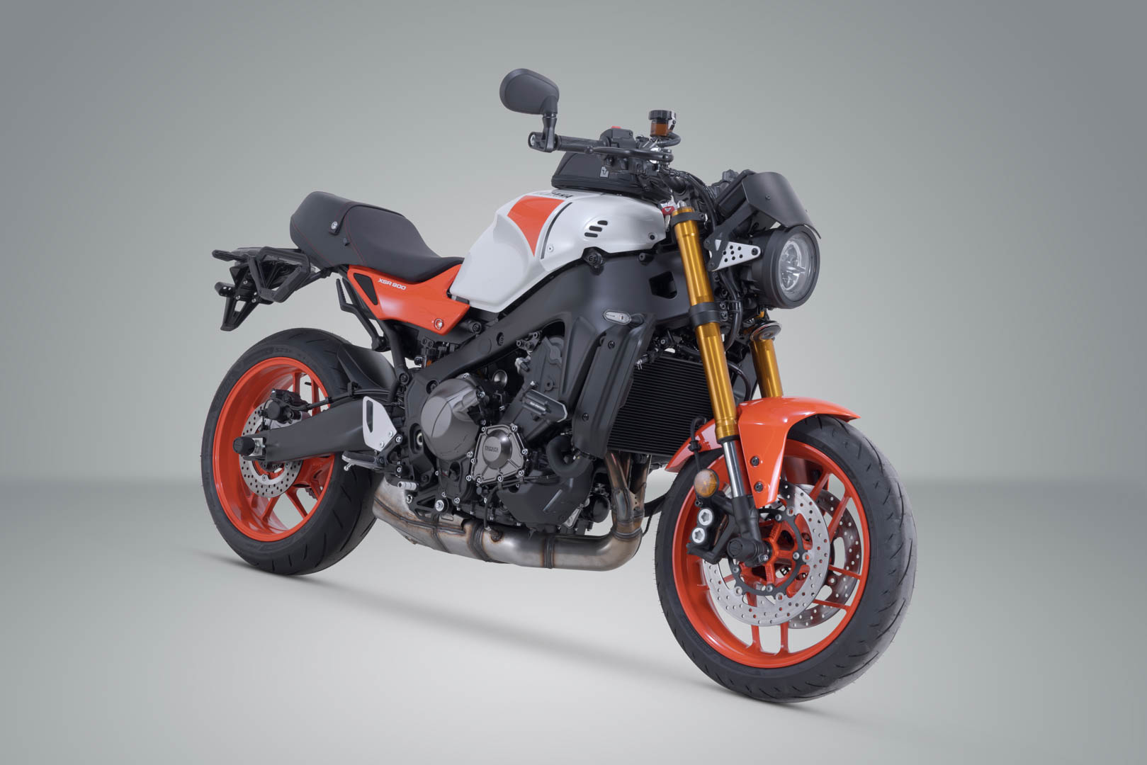 SW-MOTECH / SWモテック V-LOC サイドキャリア(右側) Yamaha XSR900 (21-)、XSR900 GP (23-)。 | VMC.06.932.11000