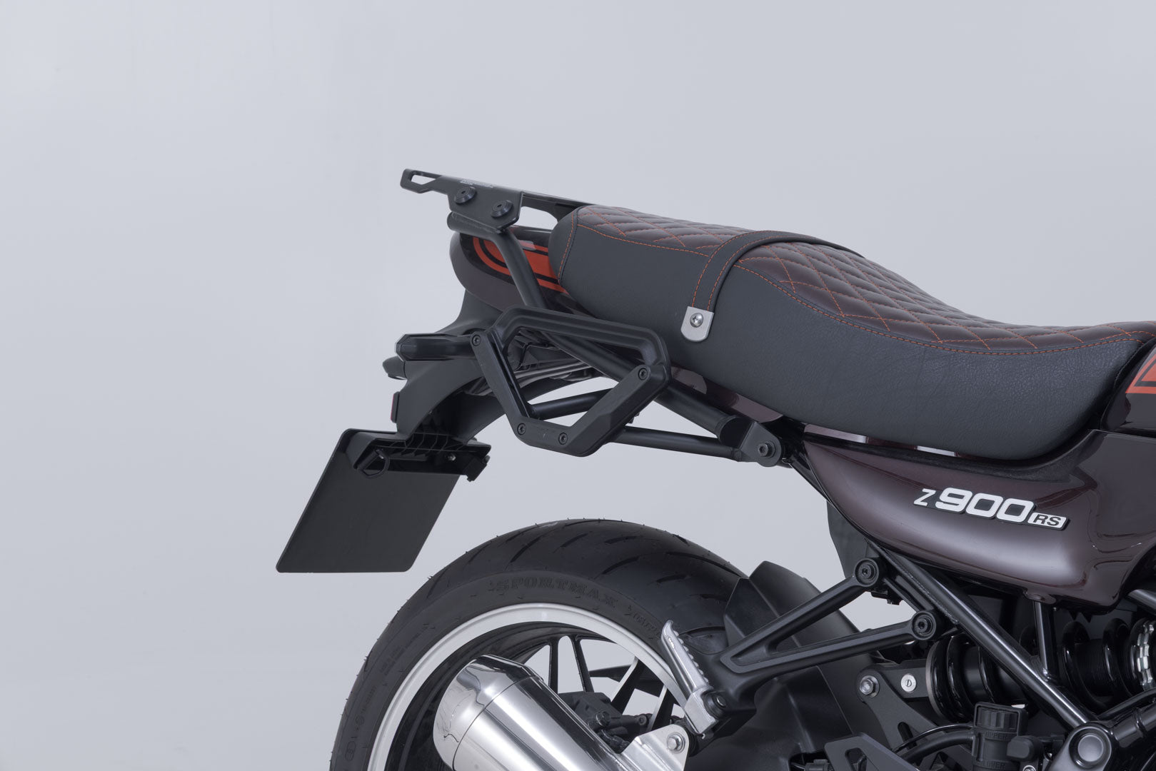 SW-MOTECH / SWモテック V-LOC サイドキャリア(右側) Kawasaki Z900RS/ Cafe/ SE (17-)、50周年記念モデル (22-)。 | VMC.08.891.11000