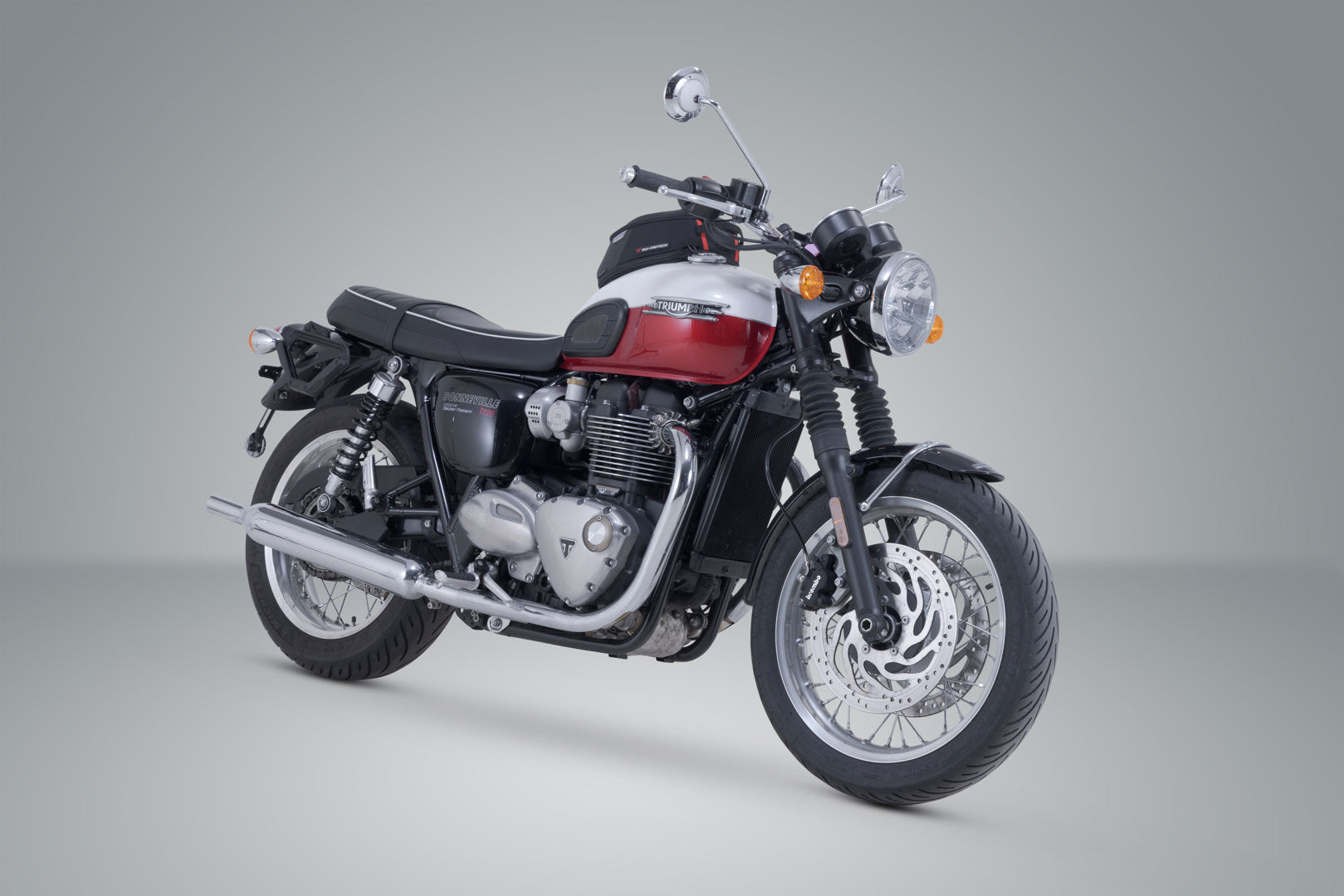 SW-MOTECH / SWモテック V-LOC サイドキャリア(左側) Triumph ボンネビル T100 (16-) / T120 (15-) 用。 | VMC.11.743.10000
