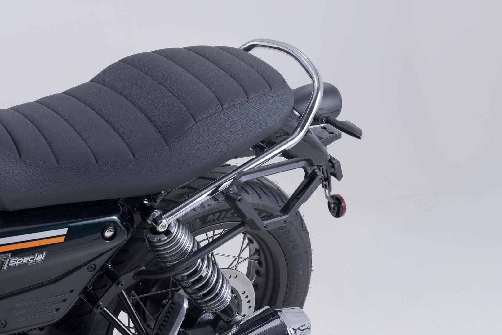 SW-MOTECH / SWモテック V-LOC サイドキャリア(左側) Moto Guzzi V7 モデル(20-)。 | VMC.17.847.10000