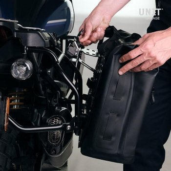 Unitgarage / ユニットガレージ Two Khali side panniers in TPU 35L - 45L + Pair of aluminium plates with Inox Subframe Moto Guzzi V85TT | 2xUG002-AL0C-2252-BL