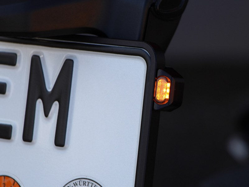 Wunderkind / ワンダーカインド LEDインジケーター littleOne ナンバープレートフレーム (ブラック) | 106409-F15