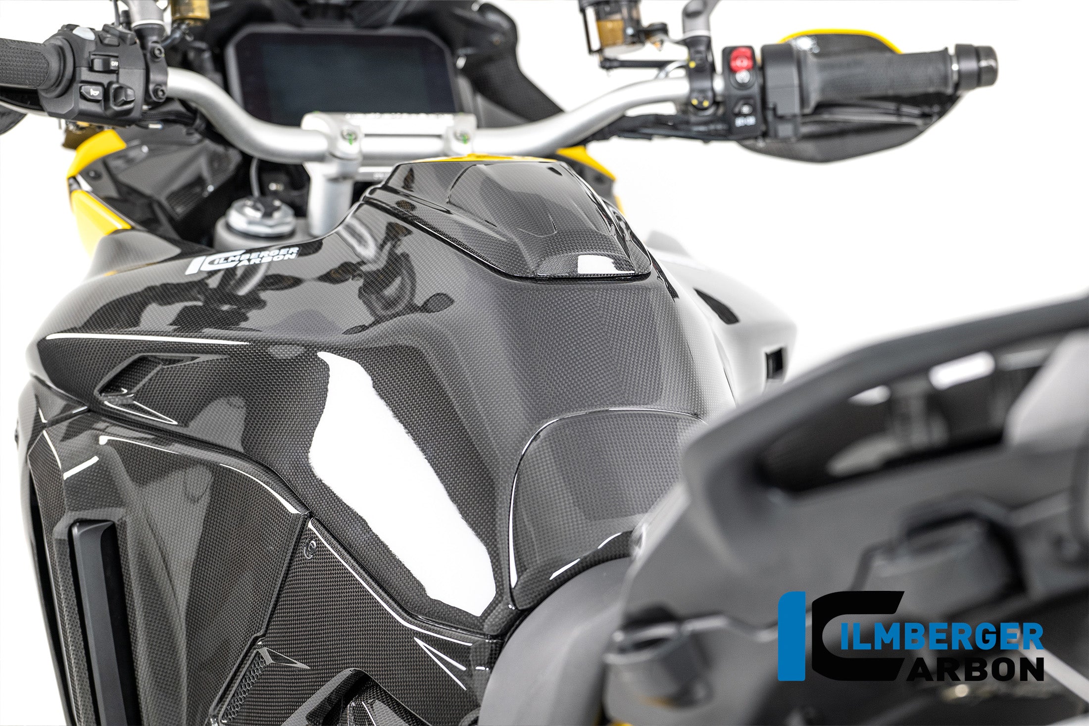 Ilmberger Carbon / イルムバーガー タンクカバー（ラージサイズ） カーボン・グロス Ducati Multistrada V4 2025年モデル | CG.TAV.040.MTS25