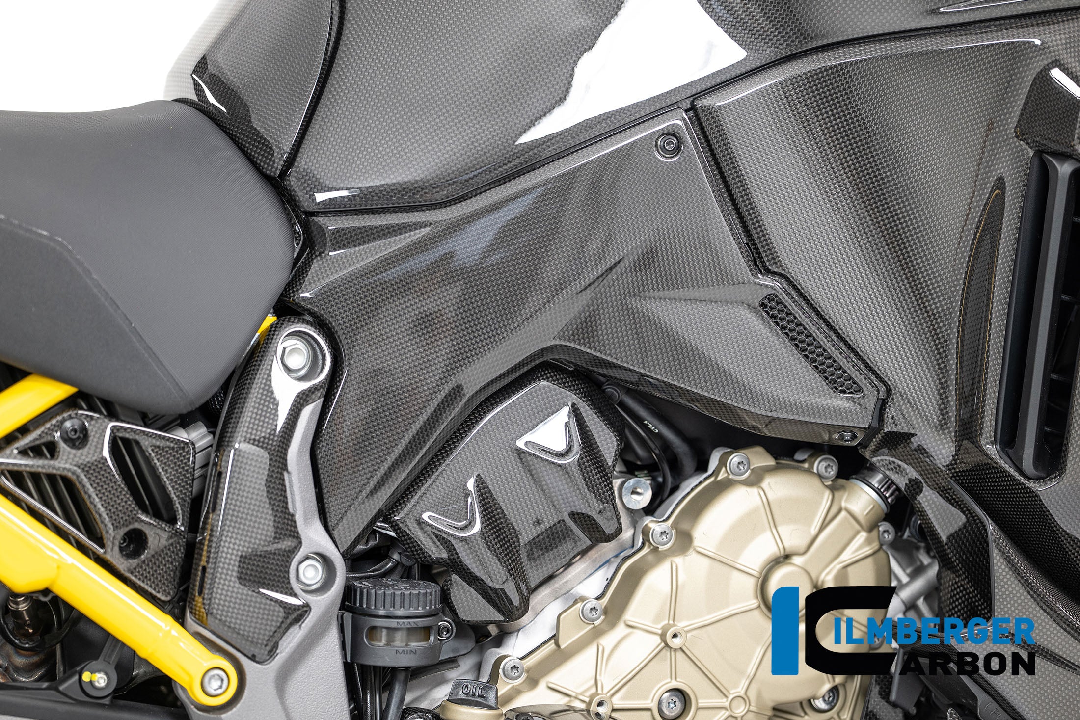 Ilmberger Carbon / イルムバーガー 右側タンクカバー カーボン グロス仕上げ Ducati Multistrada V4 2025 | CG.TUR.031.MTS25