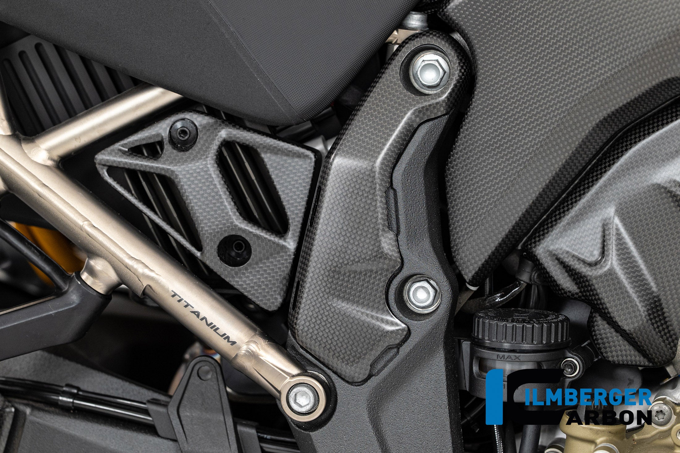 Ilmberger Carbon / イルムバーガー アッパーフレームカバー（右側） カーボンマット Ducati Multistrada V4 2025年モデル | CM.RAR.013.MTS25