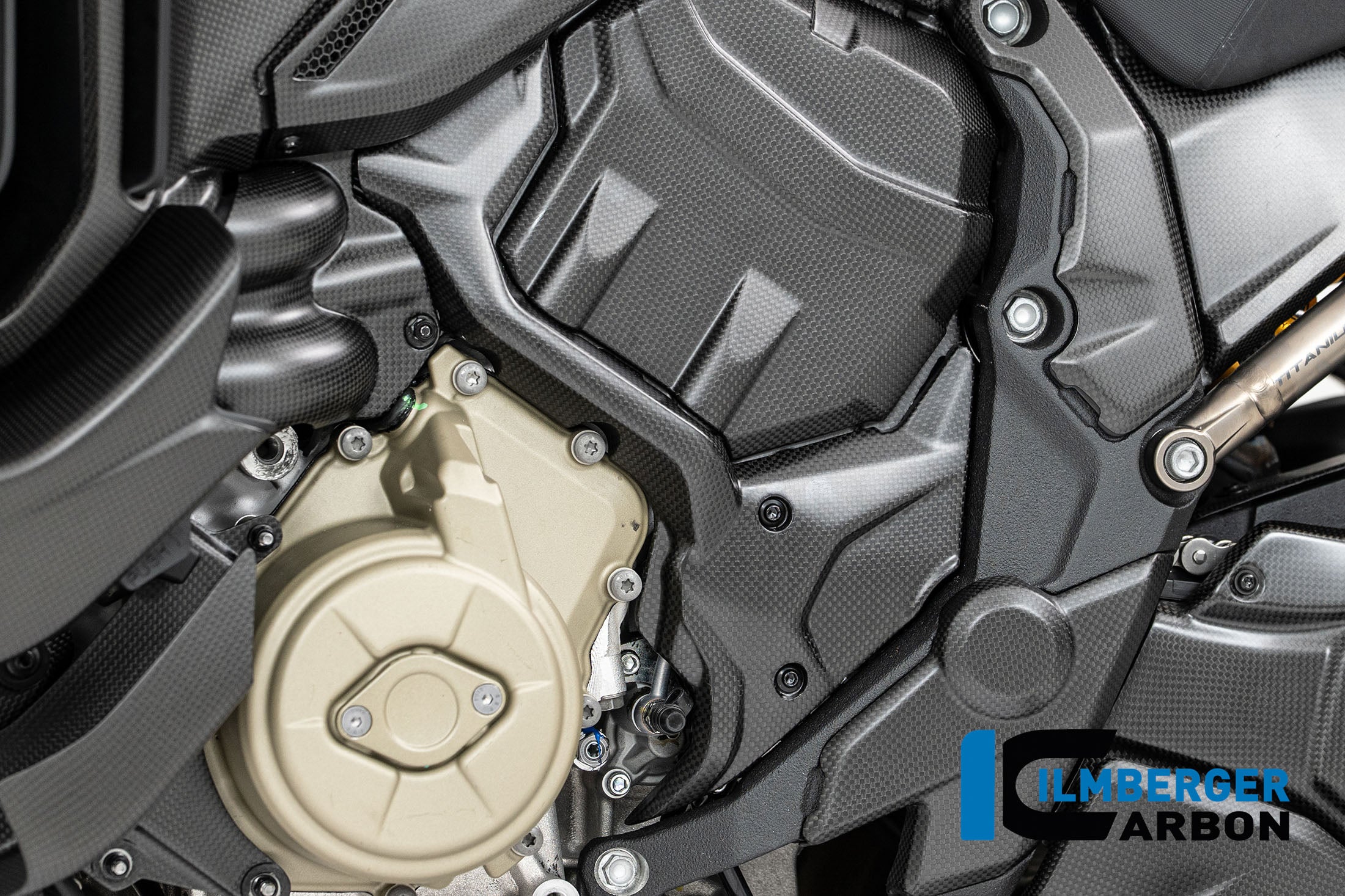 Ilmberger Carbon / イルムバーガー スプロケットカバー カーボンマット Ducati Multistrada V4 2025 | CM.RIO.023.MTS25
