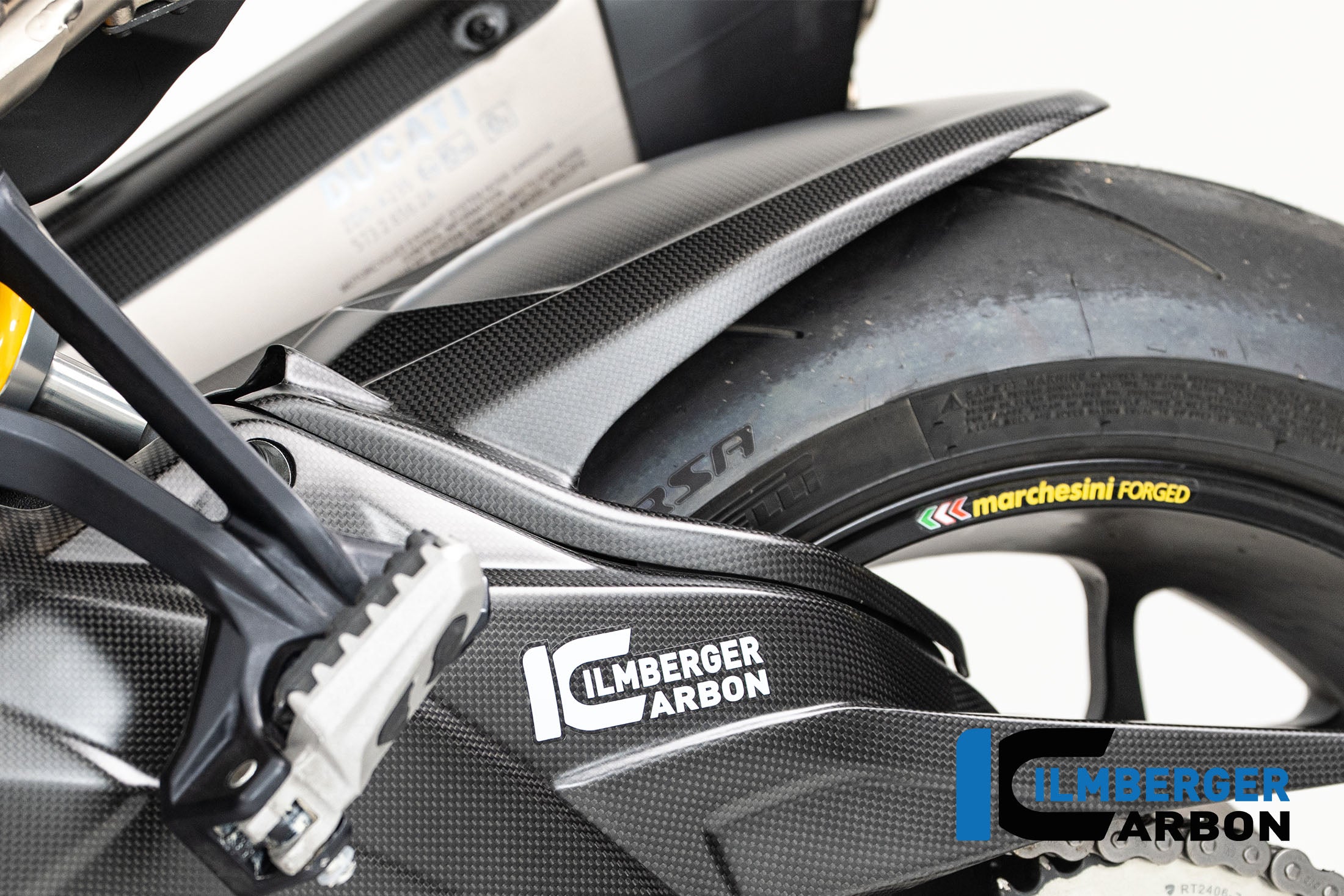 Ilmberger Carbon / イルムバーガー チェーンガード カーボン グロス Ducati Multistrada V4 2025 | CM.KHO.035.MTS25