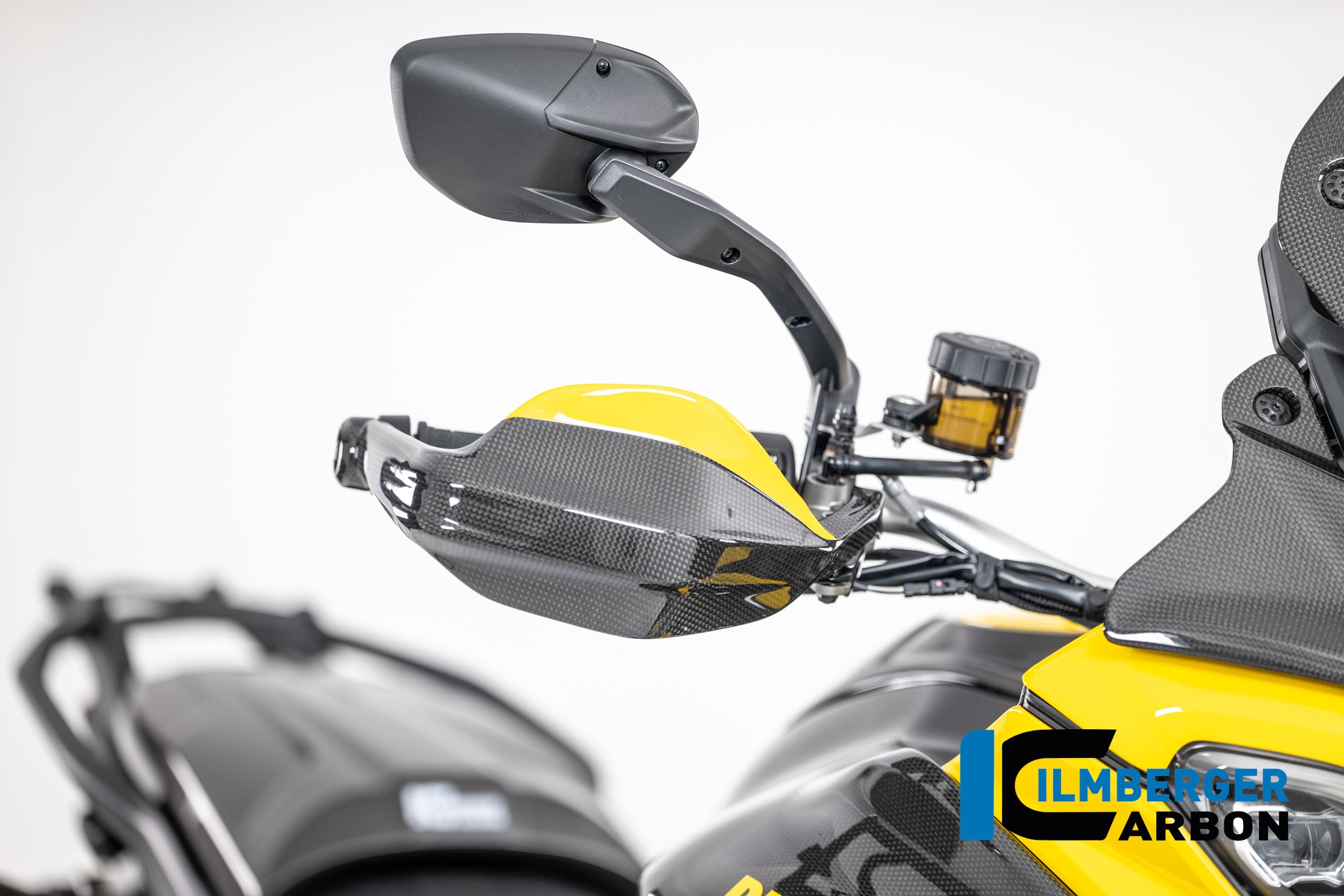 Ilmberger Carbon / イルムバーガー 右ハンドルプロテクター グロスカーボン Ducati Multistrada V4 2025 | CG.HPR.025.MTS25