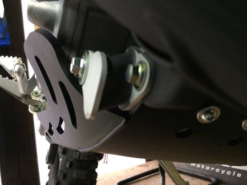 AXP-Racing / エーエックスピーレーシング スキッドプレート PHD 6mm - ブラック | AX1044