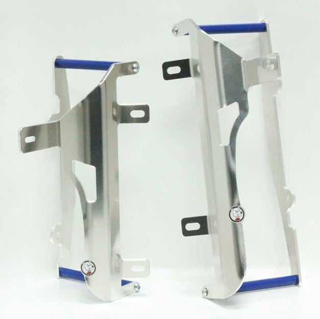 AXP-Racing / エーエックスピーレーシング ラジエーターブレース - ブルースペーサー | AX1196