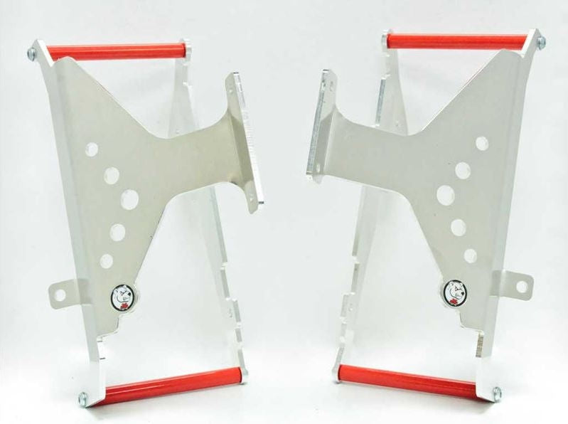 AXP-Racing / エーエックスピーレーシング ラジエーターブレース - レッドスペーサー | AX1290