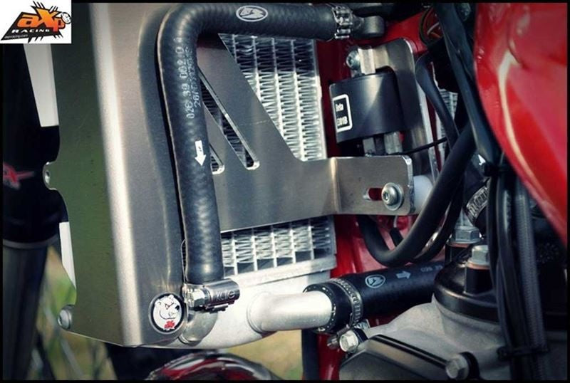 AXP-Racing / エーエックスピーレーシング ラジエーターブレース - レッドスペーサー | AX1311