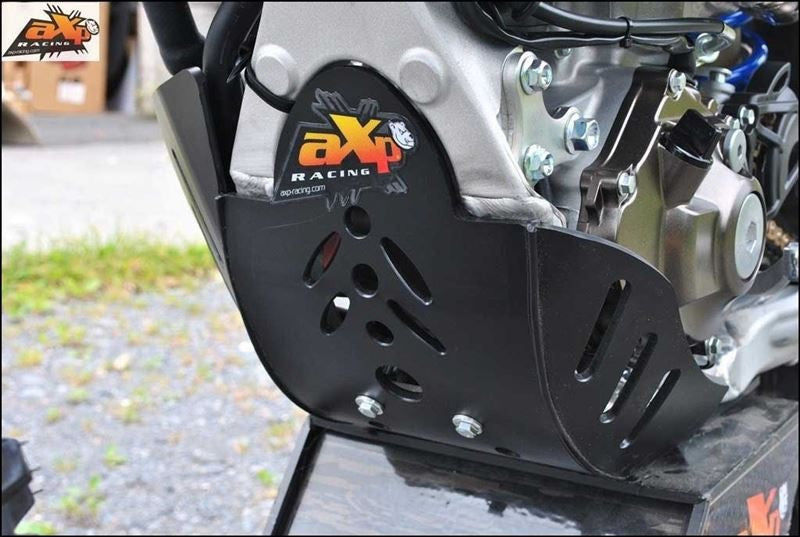 AXP-Racing / エーエックスピーレーシング スキッドプレート PHD 6mm - ブラック/ブルースティッカー | AX1334