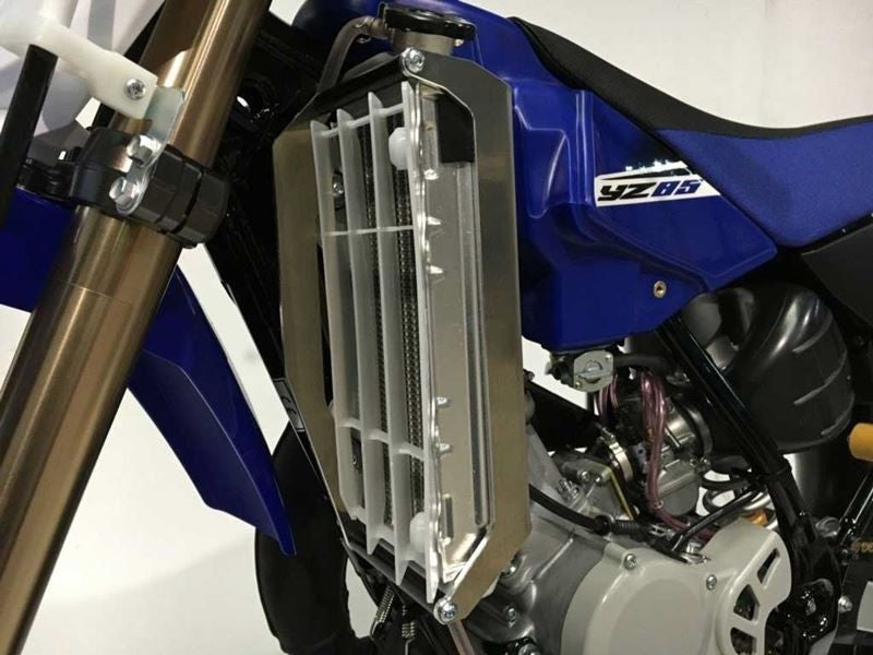 AXP-Racing / エーエックスピーレーシング ラジエーターブレース - ブルースペーサー | AX1414