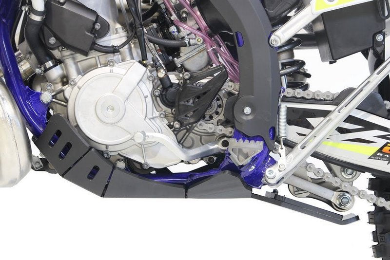 AXP-Racing / エーエックスピーレーシング Xtrem HDPE スキッドプレート - ブラック | AX1424