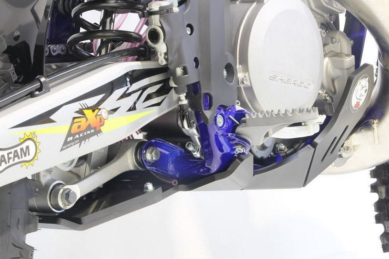 AXP-Racing / エーエックスピーレーシング Xtrem HDPE スキッドプレート - ブラック | AX1424