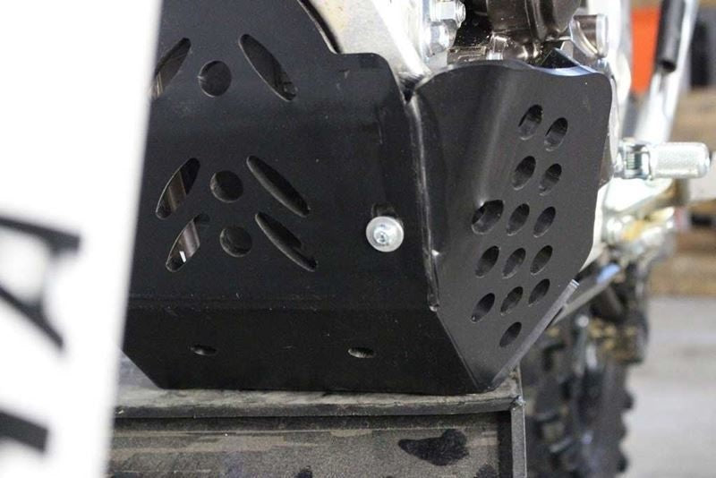 AXP-Racing / エーエックスピーレーシング Xtrem HDPE スキッドプレート - ブラック | AX1427