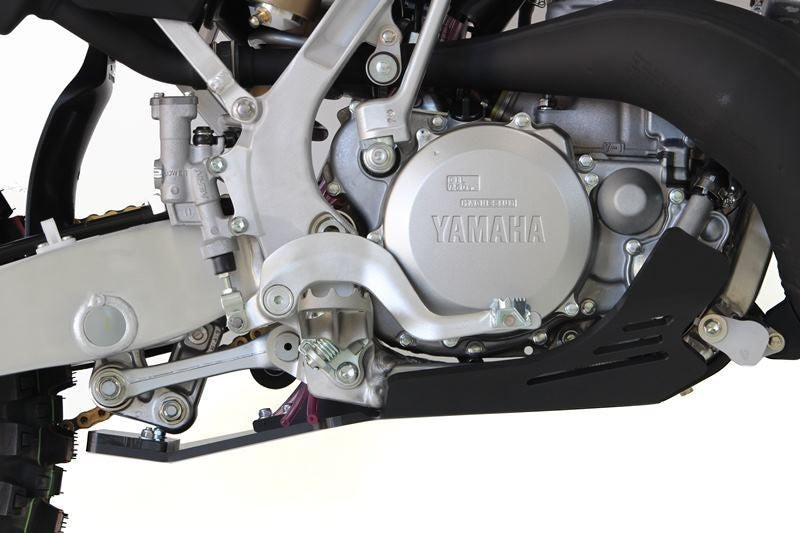 AXP-Racing / エーエックスピーレーシング Xtrem HDPE スキッドプレート - ブラック | AX1440