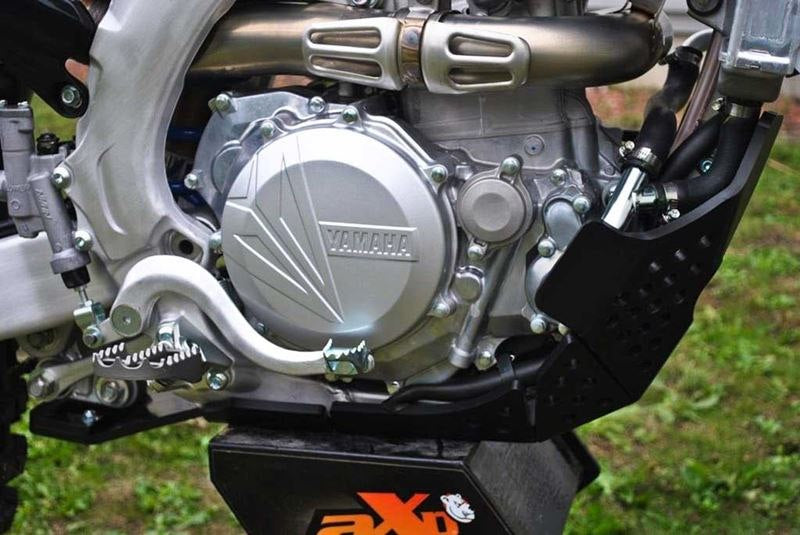 AXP-Racing / エーエックスピーレーシング Xtrem HDPE スキッドプレート - ブラック | AX1459