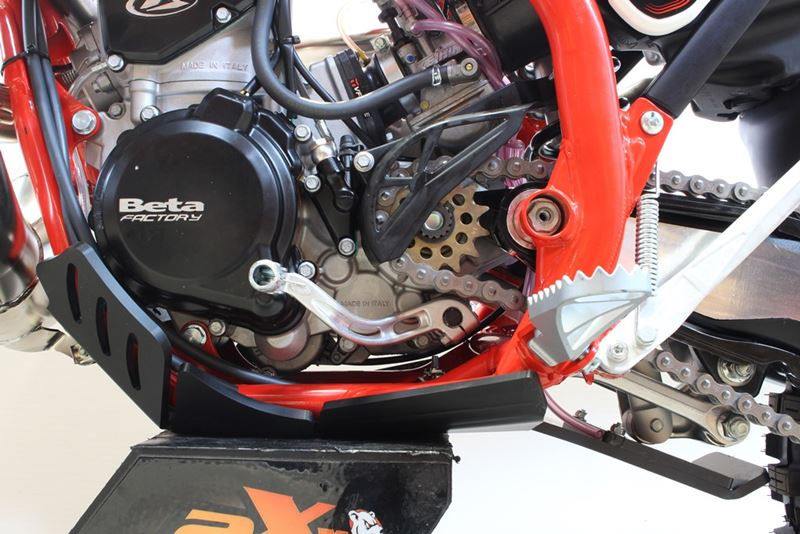 AXP-Racing / エーエックスピーレーシング Xtrem HDPE スキッドプレート - ブラック | AX1461