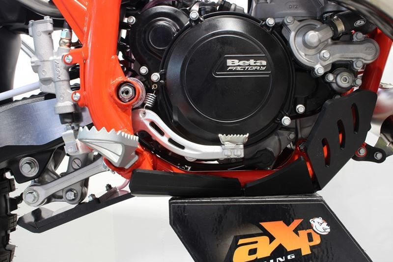 AXP-Racing / エーエックスピーレーシング Xtrem HDPE スキッドプレート - ブラック | AX1461