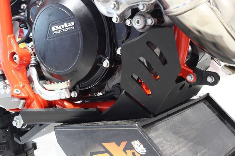 AXP-Racing / エーエックスピーレーシング Xtrem HDPE スキッドプレート - ブラック | AX1461