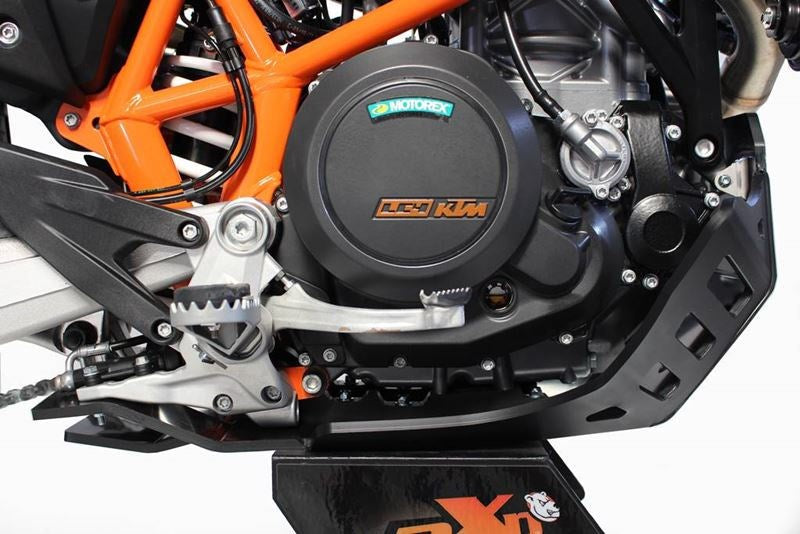 AXP-Racing / エーエックスピーレーシング Adventure スキッドプレート HDPE 8mm - ブラック | AX1472