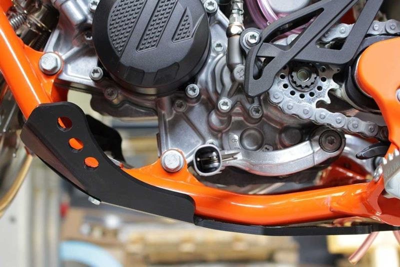 AXP-Racing / エーエックスピーレーシング スキッドプレート PHD 6mm - ブラック | AX1485