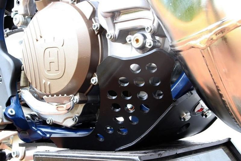 AXP-Racing / エーエックスピーレーシング スキッドプレート PHD 6mm - ブラック | AX1505