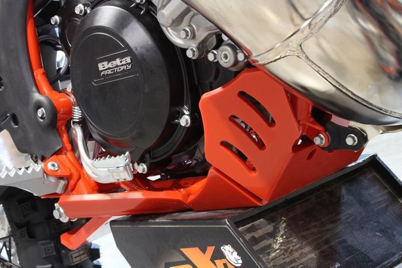 AXP-Racing / エーエックスピーレーシング Xtrem HDPE スキッドプレート - Red | AX1527