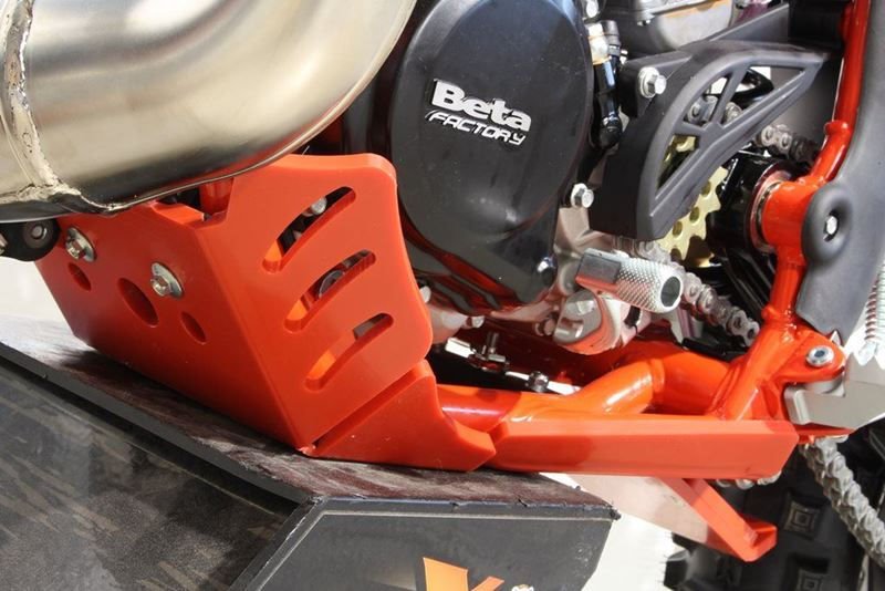 AXP-Racing / エーエックスピーレーシング Xtrem HDPE スキッドプレート - Red | AX1527