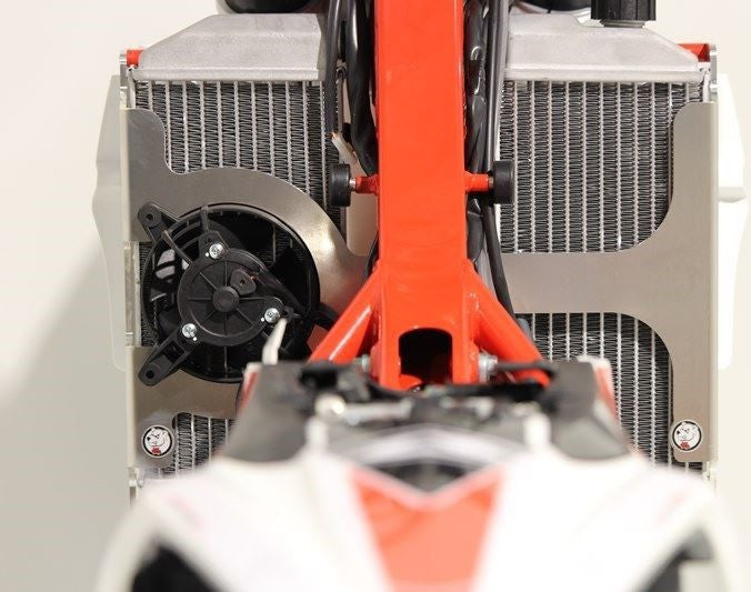 AXP-Racing / エーエックスピーレーシング ラジエーターブレース - Red | AX1556