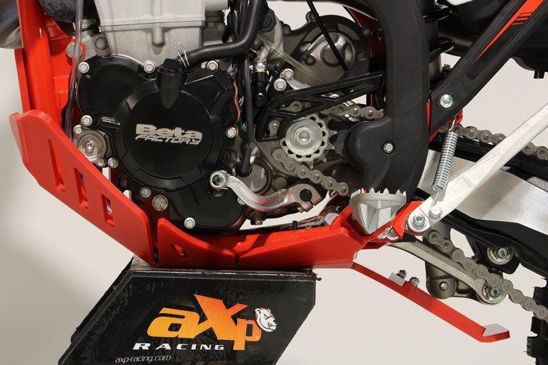 AXP-Racing / エーエックスピーレーシング Xtrem HDPE スキッドプレート - Red | AX1558
