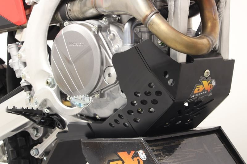 AXP-Racing / エーエックスピーレーシング Xtrem HDPE スキッドプレート - ブラック | AX1580