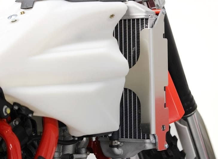 AXP-Racing / エーエックスピーレーシング Xtrem Radiator Guards - Red | AX1584