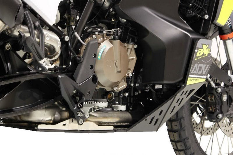 AXP-Racing / エーエックスピーレーシング Adventure スキッドプレート HDPE 8mm - ブラック | AX1622