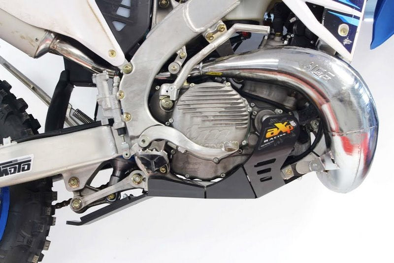 AXP-Racing / エーエックスピーレーシング Xtrem HDPE スキッドプレート - ブラック | AX1624