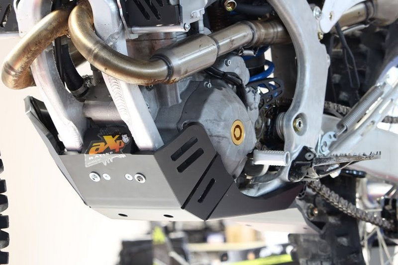 AXP-Racing / エーエックスピーレーシング Xtrem HDPE スキッドプレート - ブラック | AX1625