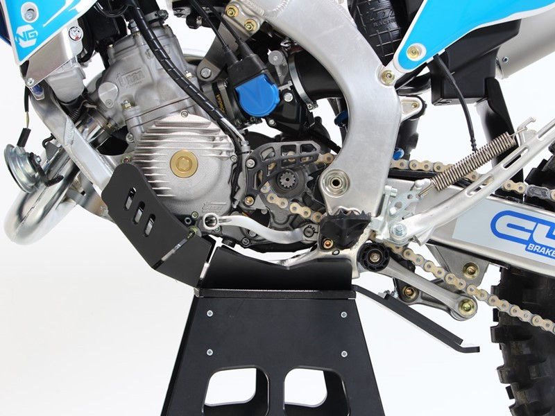 AXP-Racing / エーエックスピーレーシング Xtrem HDPE スキッドプレート - ブラック | AX1629