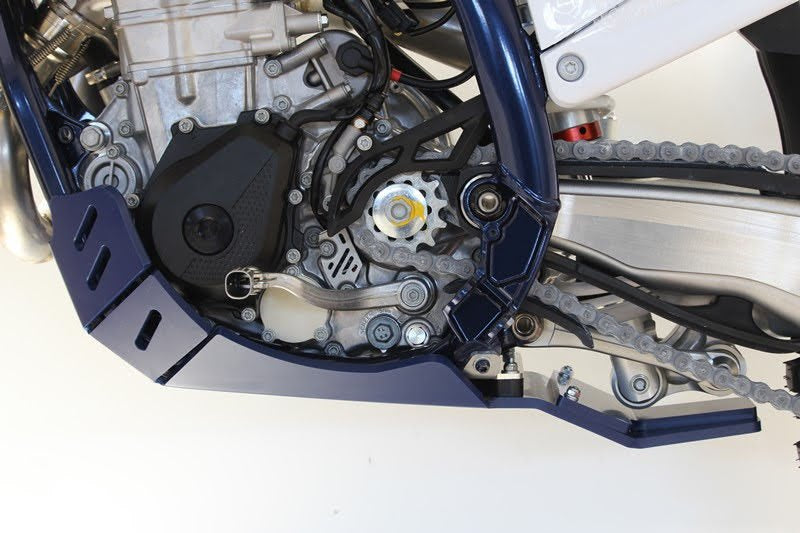 AXP-Racing / エーエックスピーレーシング Xtrem HDPE スキッドプレート - ブルー | AX1657