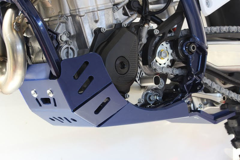 AXP-Racing / エーエックスピーレーシング Xtrem HDPE スキッドプレート - ブルー | AX1657