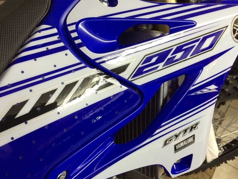 AXP-Racing / エーエックスピーレーシング ラジエーターブレース - ブルースペーサー | AX3039