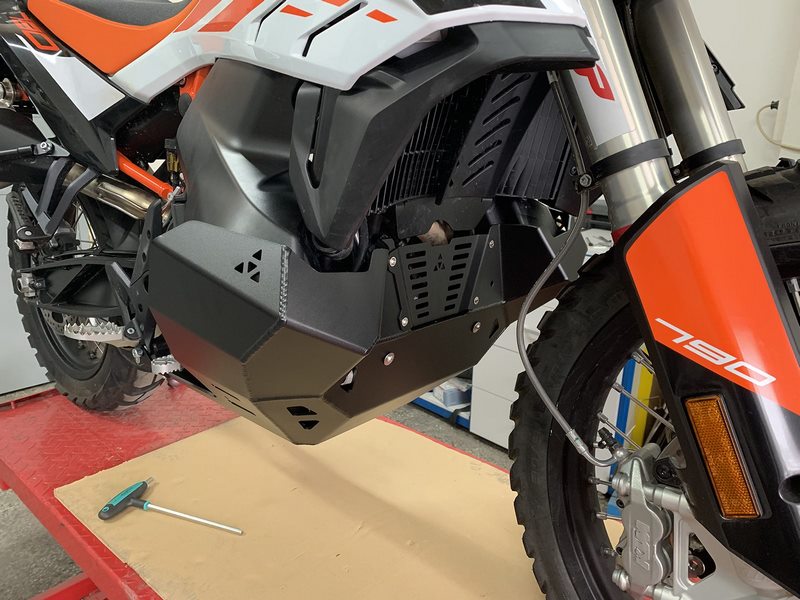 KTM 790/890用エンジンスキッドプレート