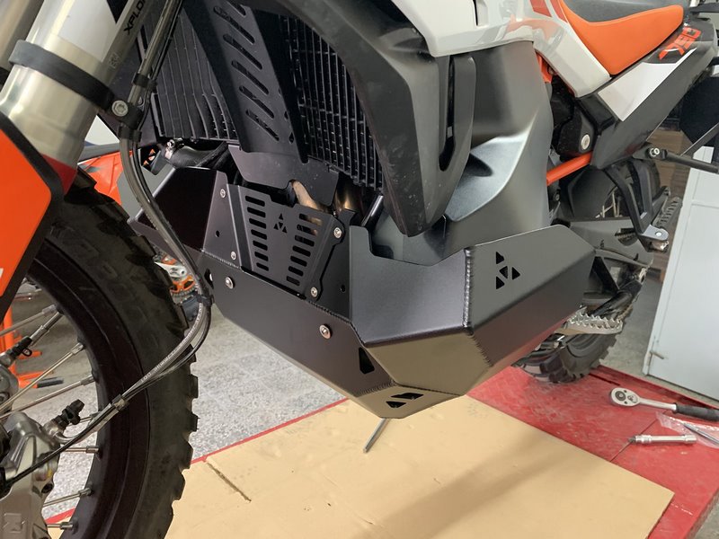 KTM 790/890用エンジンスキッドプレート