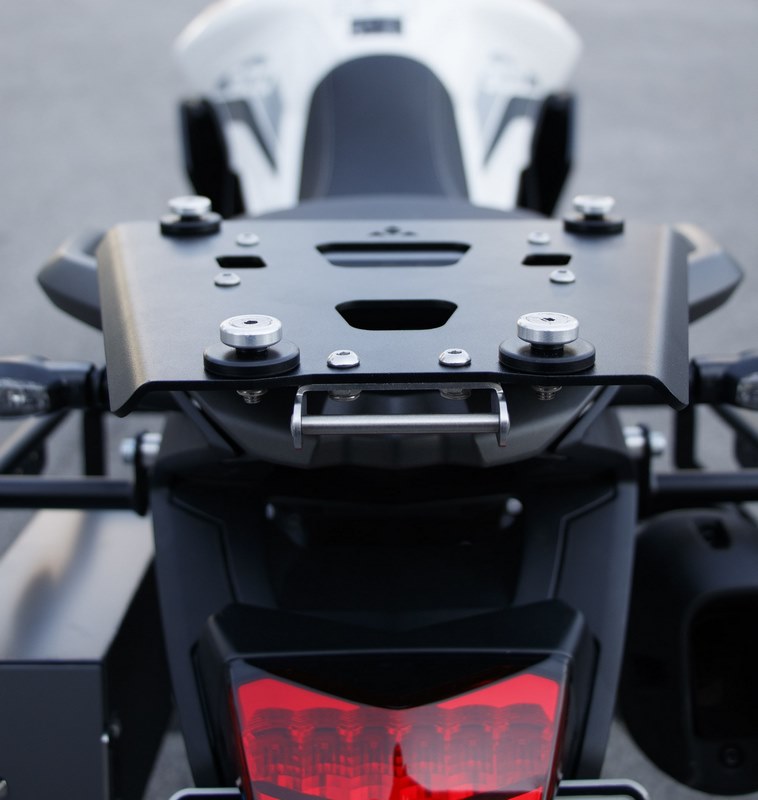 トップケース取り付けプレート